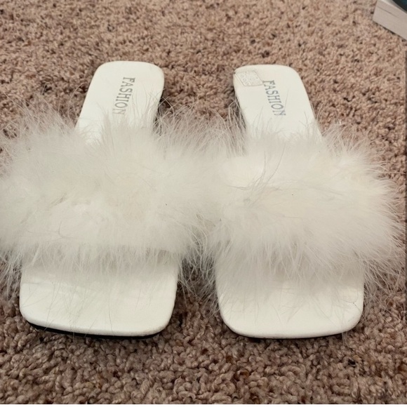 Women’s fuzzy flats - Picture 2 of 6